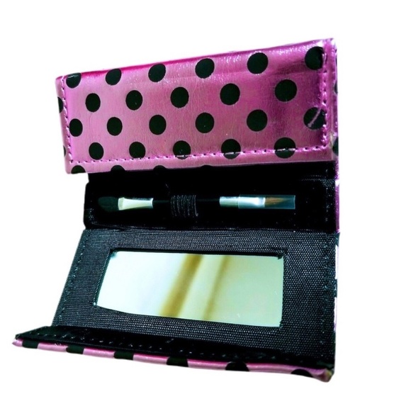 2 Spotlight Eyeshadows & Lipgloss Set NWT - Picture 11 of 13